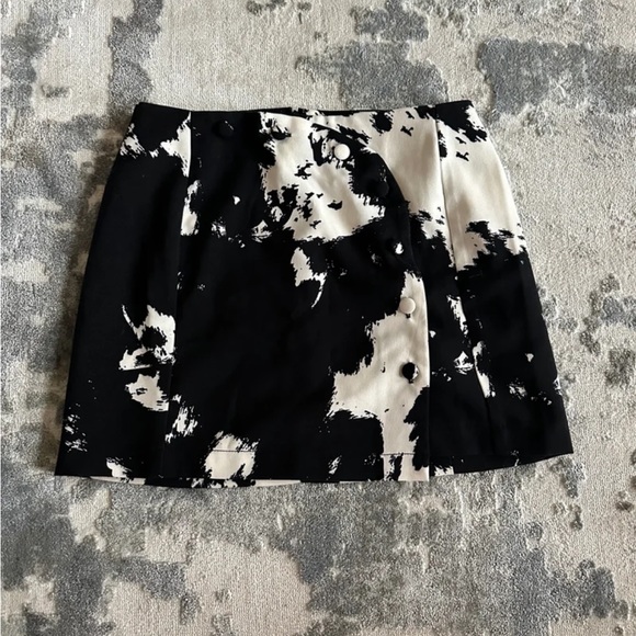 Urban Outfitters Dresses & Skirts - urban outfitters black and white patterned mini skirt with buttons